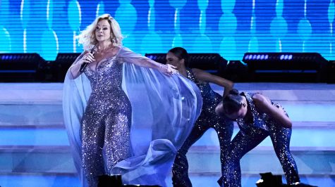 La música puso a bailar al público en las tribunas