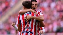 Roberto Alvarado apareció en el último suspiro para darle al Guadalajara su primera victoria