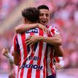 Roberto Alvarado apareció en el último suspiro para darle al Guadalajara su primera victoria Roberto Alvarado apareció en el último suspiro para darle al Guadalajara su primera victoria