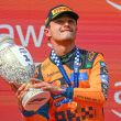 Checo abandona, Norris gana y la F1 se va de vacaciones