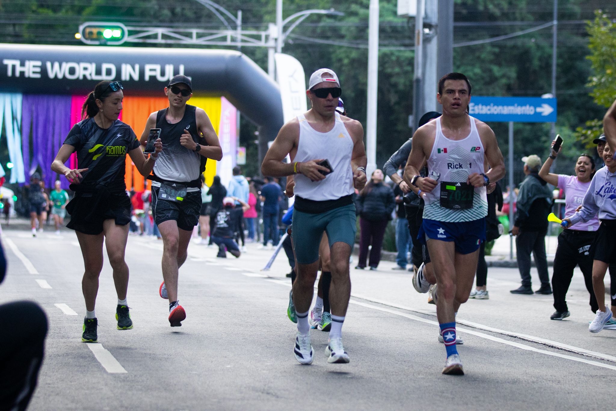El 'Adidas Splits 30K' reunió a 8,000 corredores en Paseo de la Reforma, en una jornada que puso a prueba la resistencia, preparación y disciplina de participantes de distintos niveles dentro del creciente mundo del running (Foto: Brandon Díaz de León)