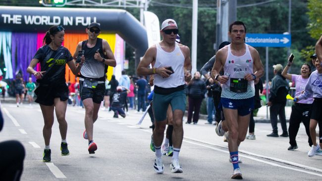 El 'Adidas Splits 30K' reunió a 8,000 corredores en Paseo de la Reforma, en una jornada que puso a prueba la resistencia, preparación y disciplina de participantes de distintos niveles dentro del creciente mundo del running (Foto: Brandon Díaz de León)