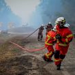 Uno de los factores que más ha desconcertado a los expertos es la formación de pirocumulonimbos, un fenómeno meteorológico que genera tormentas de fuego en el frente de las llamas (Foto: EFE)