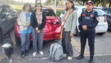 Policías de la PBI reunieron con su madre a dos adolescentes francesas que se extraviaron en la Ciudad Deportiva Magdalena Mixhuca. La SSC informó que ambas se encontraban en buen estado de salud. (Foto: PBI CDMX)
