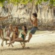 Fotografía cedida por Amazon que muestra una escena de la película 'The Devil's Mouth' ('La boca del diablo') un suspense que llevó al límite a su elenco con extenuantes jornadas de más de 13 horas sumergidos en aguas profundas de 12 metros para recrear el acecho de una feroz bestia. EFE/ Jirathit Saengavut/ Amazon Fotografía cedida por Amazon que muestra una escena de la película 'The Devil's Mouth' ('La boca del diablo') un suspense que llevó al límite a su elenco con extenuantes jornadas de más de 13 horas sumergidos en aguas profundas de 12 metros para recrear el acecho de una feroz bestia. EFE/ Jirathit Saengavut/ Amazon
