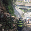 Las fuertes lluvias provocaron un deslave sobre Avenida Bosques de la Reforma, en Miguel Hidalgo. Autoridades reportaron afectaciones viales, pero sin personas lesionadas. (Foto: @SGIRPC_CDMX ) Las fuertes lluvias provocaron un deslave sobre Avenida Bosques de la Reforma, en Miguel Hidalgo. Autoridades reportaron afectaciones viales, pero sin personas lesionadas. (Foto: @SGIRPC_CDMX )