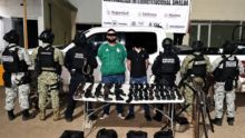 Capturan en Mazatlán a “El 20”, presunto operador de Los Chapitos vinculado con el Culiacanazo. (Defensa) 