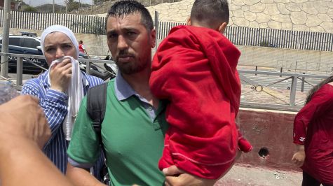 Familias con bebés también intentaron cruzar la frontera