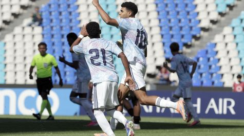 Keyner Hernández (i) y Dax Palmer de Costa Rica celebran uno de los goles de Costa Rica (EFE)