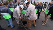 Autoridades localizaron una toma clandestina en un ducto de Pemex en la colonia Granjas México, Iztacalco. La fuga fue controlada y la FGR inició una investigación.  Meta keywords (Foto: SGIRPC)