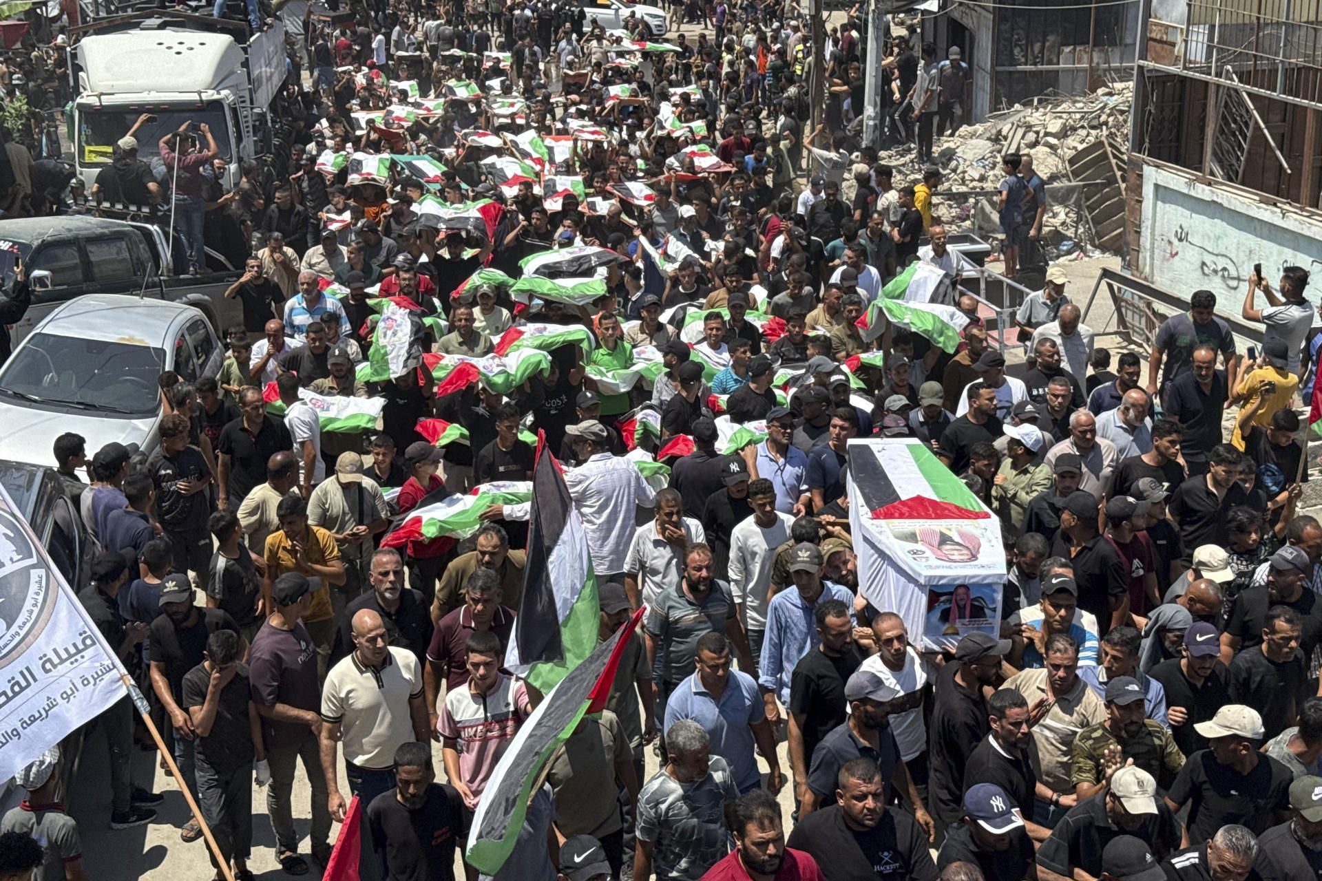 Se trata del mayor funeral de integrantes de un solo núcleo familiar en la historia reciente de Gaza.