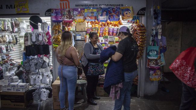 La informalidad laboral se estancó en México y llegó a 54.8% de la población ocupada en el primer trimestre de 2026, un nivel que complica la meta gubernamental de reducirla a 48.9% en 2030, advirtió el observatorio “México, ¿cómo vamos?” (Foto: Cuartoscuro)