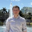 Fotografía personal donde aparece el investigador estadounidense Morris Alper quien desarrolló un modelo de inteligencia artificial (IA) capaz de crear idiomas completos, definir sus reglas gramaticales y generar frases coherentes con ellas, con aplicaciones que van desde la investigación de lenguas poco documentadas hasta la producción cinematográfica y de videojuegos. EFE/Morris Alper /SOLO USO EDITORIAL /
