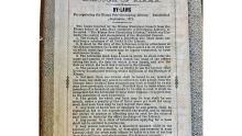 Fotografía cedida por Kiama Council que muestra un libro sobre arquitectura de la antigua Grecia, que ha sido devuelto a una biblioteca australiana unos 150 años después de ser prestado, con una multa acumulada que, calculada en valores actuales, rondaría los 28.000 dólares australianos (unos 18.000 euros), aunque el Ayuntamiento local ha decidido condonarla. EFE/ Kiama Council