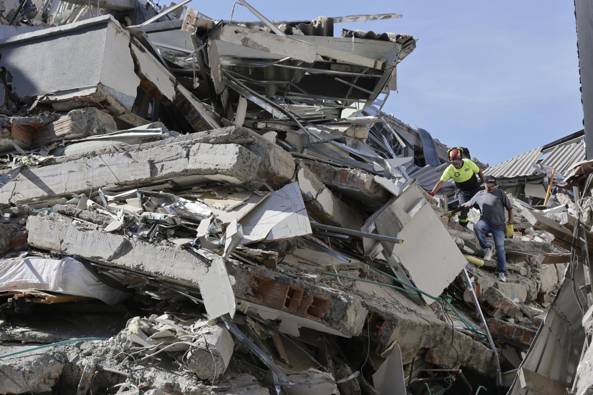 El número de personas muertas por el devastador terremoto de magnitud 7.4 que sacudió el lunes a Colombia aumentó a 169