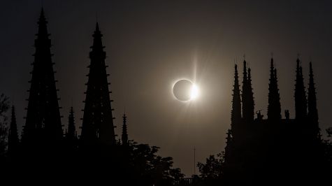 Vista del eclipse total de sol este miércoles en Burgos. (EFE)