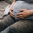 Diputado propone esterilizar a mujeres en situación de calle en Bolivia. (IA)