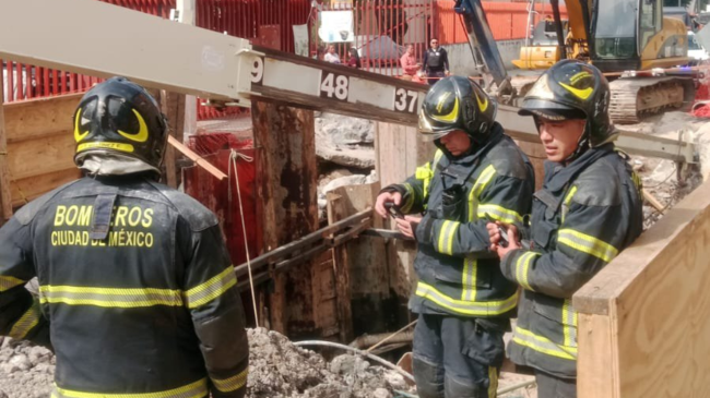 Bomberos acudieron a atender la emergencia en Iztacalco. (Foto: SGIRPC) Bomberos acudieron a atender la emergencia en Iztacalco. (Foto: SGIRPC)