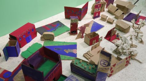Fotografía que muestra manualidades elaboradas por mujeres como parte del proyecto 'La Ciudad de las Damas' este viernes, en el Museo de las Artes (MUSA) en Guadalajara (México).