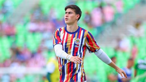 Hormiga González quiere dejar Chivas para jugar en Olympiacos
