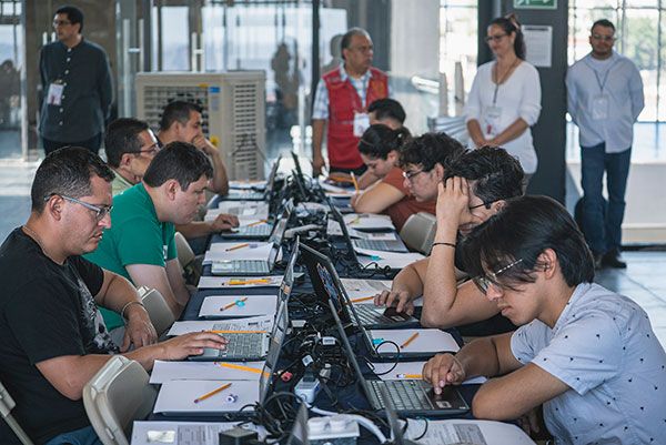 Examen en línea de la UNAM abre debate sobre los límites de la supervisión digital. (UNAM)