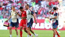 Musiala se desvanece en la cancha por segunda ocasión. EFE