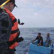 Los náufragos se mantenían flotando a la deriva aferrados a una hielera celeste a 130 millas náuticas (más de 240 kilómetros) de la costa chiapaneca (Foto: Especial) Los náufragos se mantenían flotando a la deriva aferrados a una hielera celeste a 130 millas náuticas (más de 240 kilómetros) de la costa chiapaneca (Foto: Especial)