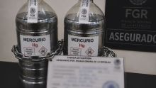 Detienen a conductor con 1.2 litros de mercurio en Pinal de Amoles, Querétaro. (Profepa)