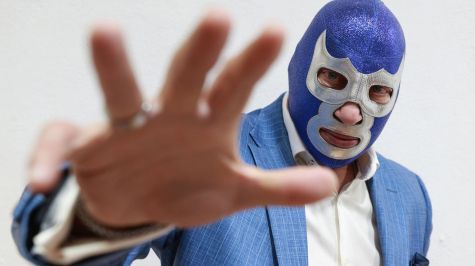 Blue Demon Jr. prepara su retiro para cambiar el ring por la medicina | EFE