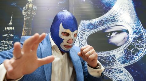 Blue Demon Jr. prepara su retiro para cambiar el ring por la medicina | EFE