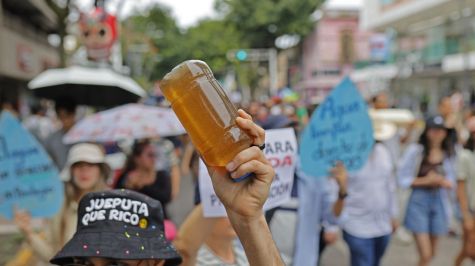 La movilización concluyó con la realización del denominado “Agua KK Festival” frente al Teatro Degollado (Foto: Cuartoscuro) La movilización concluyó con la realización del denominado “Agua KK Festival” frente al Teatro Degollado (Foto: Cuartoscuro)