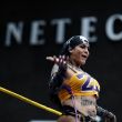Una luchadora trans participa en una función del cuadrilátero de 'Lucha Libre Trans' este sábado, en el centro de la Cineteca Nacional en Ciudad de México (México). EFE/Sáshenka Gutiérrez