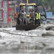 Riada en la frontera entre Nepal y China deja mil 280 muertos y miles de desaparecidos. (EFE)