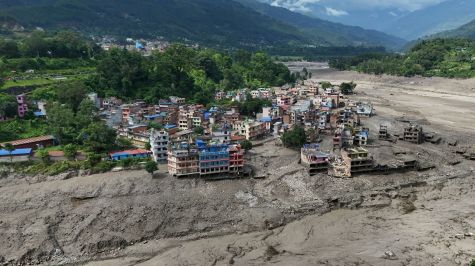 SRE reporta que no hay mexicanos afectados por riada en Nepal, en la frontera con el Tíbet. (EFE)