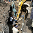 Una fuga de agua potable y una falla en el drenaje provocaron un socavón en Ermita Iztapalapa; autoridades trabajan para repararlo. (Foto:  @BJAlcaldia)
