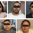 Cinco personas fueron detenidas tras tres cateos contra una célula que presuntamente cobraba cuotas a repartidores y distribuía drogas. (Foto:  SSC)