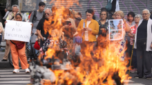 Los manifestantes, quienes señalaron haber habitado el inmueble durante décadas, realizaron una quema de huacales como parte de la protesta y denunciaron presuntas violaciones a sus derechos humanos durante el operativo de desalojo. (Foto: Cuartoscuro)