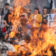 Los manifestantes, quienes señalaron haber habitado el inmueble durante décadas, realizaron una quema de huacales como parte de la protesta y denunciaron presuntas violaciones a sus derechos humanos durante el operativo de desalojo. (Foto: Cuartoscuro)