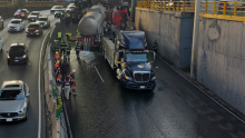 El percance generó la movilización de servicios de emergencia y personal de vialidad, quienes implementaron la reducción y canalización de carriles. (Foto:  SSC)
