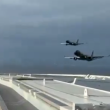 Dos aviones pasan a baja altura sobre un estadio y sorprenden en Sudáfrica Dos aviones pasan a baja altura sobre un estadio y sorprenden en Sudáfrica
