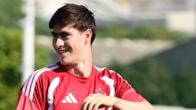 La Hormiga González debuta con Olympiacos y roza su primer gol