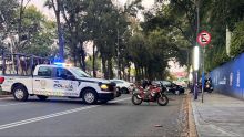 Tránsito detenido en Calzada Acoxpa hoy: Muere motero frente al Colegio México (Foto @CI_CDMX)