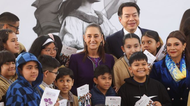 Claudia Sheinbaum Pardo en las instalaciones de la Escuela Secundaria Técnica número 10 "Artes Gráficas", ubicada en la colonia Doctores (Cuartoscuro)
