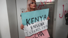 as manifestantes señalaron que Paola Buenrostro debe ser reconocida como víctima de transfeminicidio y cuestionaron la forma en que se desarrolló la audiencia. (Foto: Cuartoscuro)