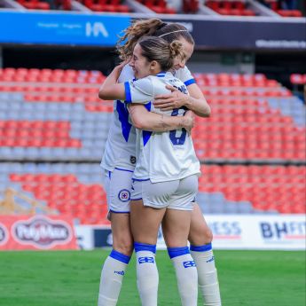 Cruz Azul recupera la victoria ante 2-0 Querétaro. X: @AzulFemenil