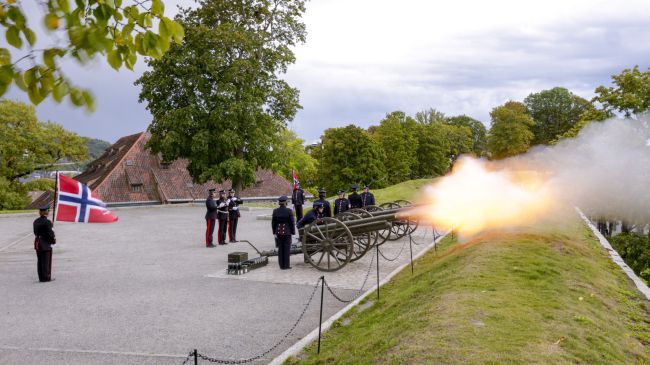 Se dispara una salva fúnebre desde la fortaleza de Akershus con motivo del funeral del rey Harald V de Noruega en la fortaleza de Akershus en Oslo, Noruega, el 9 de septiembre de 2026. Se dispara una salva fúnebre desde la fortaleza de Akershus con motivo del funeral del rey Harald V de Noruega en la fortaleza de Akershus en Oslo, Noruega, el 9 de septiembre de 2026.