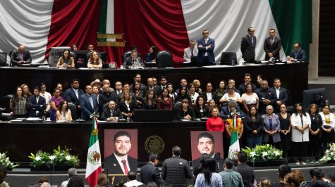 Durante la ceremonia solemne, en la que se proyectó un video sobre su trayectoria legislativa, el presidente de la Mesa Directiva, Raúl Bolaños-Cacho Cué, expresó el pésame en nombre de las y los legisladores federales (Foto: Cuartoscuro) Durante la ceremonia solemne, en la que se proyectó un video sobre su trayectoria legislativa, el presidente de la Mesa Directiva, Raúl Bolaños-Cacho Cué, expresó el pésame en nombre de las y los legisladores federales (Foto: Cuartoscuro)