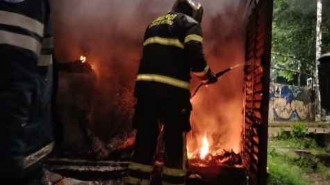 Luego de controlar el fuego, los elementos realizaron labores de remoción y ventilación, durante las cuales localizaron a nivel de piso a una persona que ya no contaba con signos vitales. (Foto: @Bomberos_CDMX)