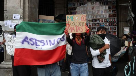 Decenas de alumnos de la Universidad Autónoma del Estado de Morelos (UAEM) se movilizaron este martes desde el campus Chamilpa hasta la Plaza de Armas de Cuernavaca para exigir justicia ante el asesinato de Claudia Tacoronte Aguilera