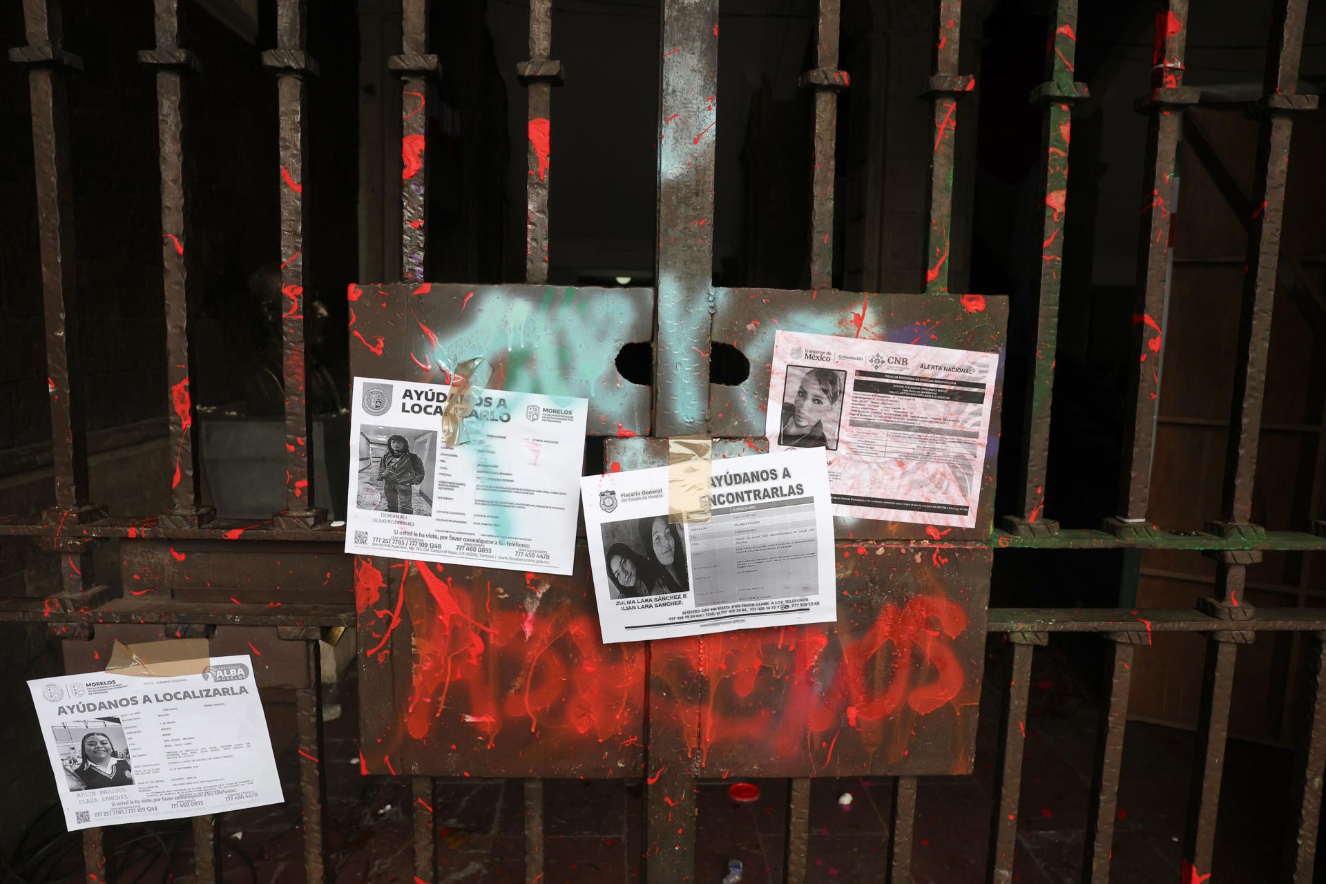 Decenas de alumnos de la Universidad Autónoma del Estado de Morelos (UAEM) se movilizaron este martes desde el campus Chamilpa hasta la Plaza de Armas de Cuernavaca para exigir justicia ante el asesinato de Claudia Tacoronte Aguilera
